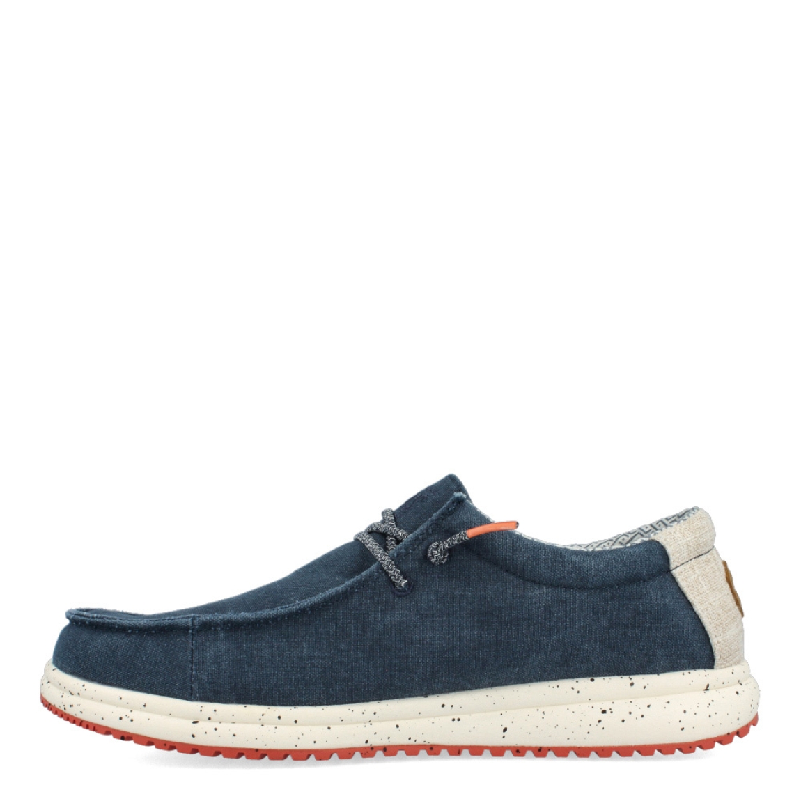 Náuticos clásicos de la marca Pitas, modelo NIAS. Exterior de las náuticas en textil color azul. Interior de los náuticos en textil color blanco con estampado con plantilla acolchada y extraíble.. Cierre de los náuticos con cordones elásticos. Suela de los náuticos plana y de goma. Estos náuticos Pitas NIAS son un complemento clásico para tus looks de temporada.