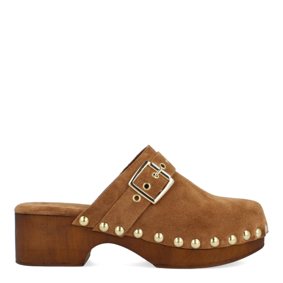 Zuecos de la marca Itse, modelo MIRKO. Exterior de los zuecos en ante color cuero con detalle de tachuelas y hebilla. Interior de los zuecos en ante color cuero. Zuecos Itse con tacón de 4cm de altura. Estos zuecos Itse MIRKO son un complemento tendencia de temporada, podrás crear diferentes looks con la máxima comodidad posible.