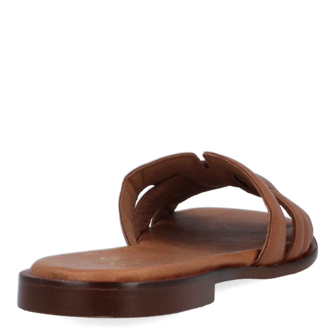 Chanclas de la marca Itse, modelo CORINA. Exterior de las chanclas en piel color marrón con pala Hermes. Interior de las chanclas en piel colro camel. Chanclas Itse con suela plana de goma. Estas chanclas Itse CORINA son un complemento básico para tus looks de temporada. No te puede faltar en el armario.