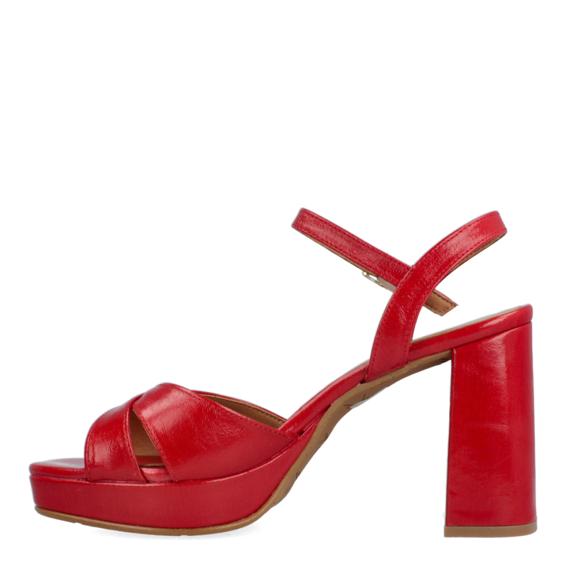 Sandalia roja de la marca Itse, modelo Dafne. Exterior de la sandalia de piel de color rojo. Interior de la sandalia de piel. Cierre de la sandalia con hebilla en el tobillo. Sandalia con tacón ancho de 9cm de altura incluyendo 2cm de plataforma. Las sandalias Itse Dafne son ideales para lucirlas en tus eventos y perfectas para completar tus looks.