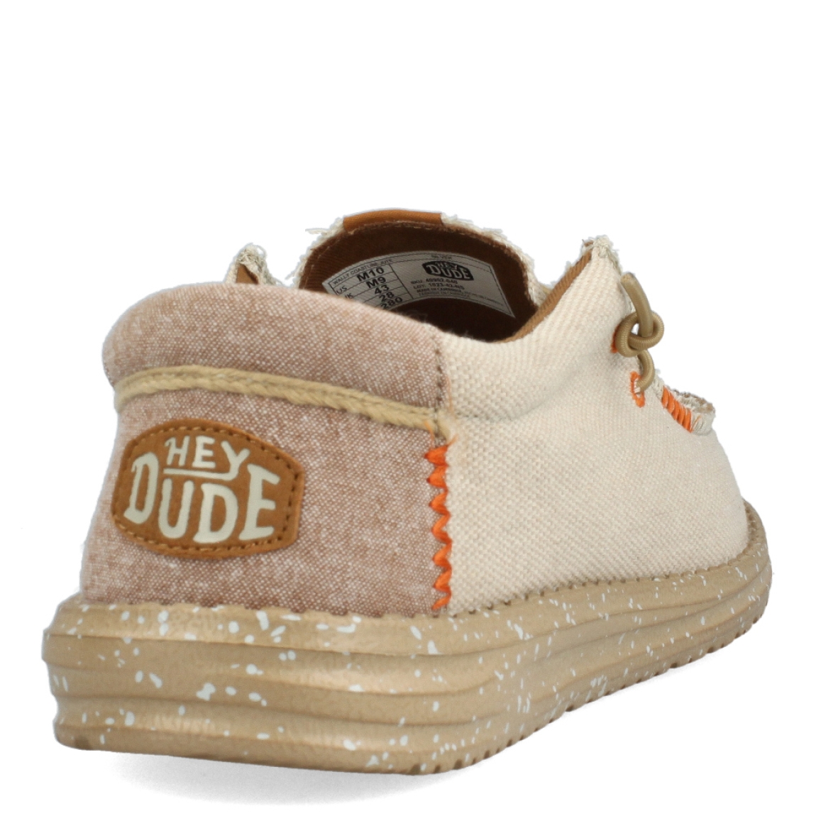 Náuticos clásicos de la marca HeyDude, modelo HD40. Exterior de los náuticos en tela color beig. Interior en tela color camel. Cierre de los náuticos HeyDude con cordón elástico y suela plana. Estos náuticos HeyDude HD40 son unos clásicos de temporada, que no te pueden faltar en el armario.