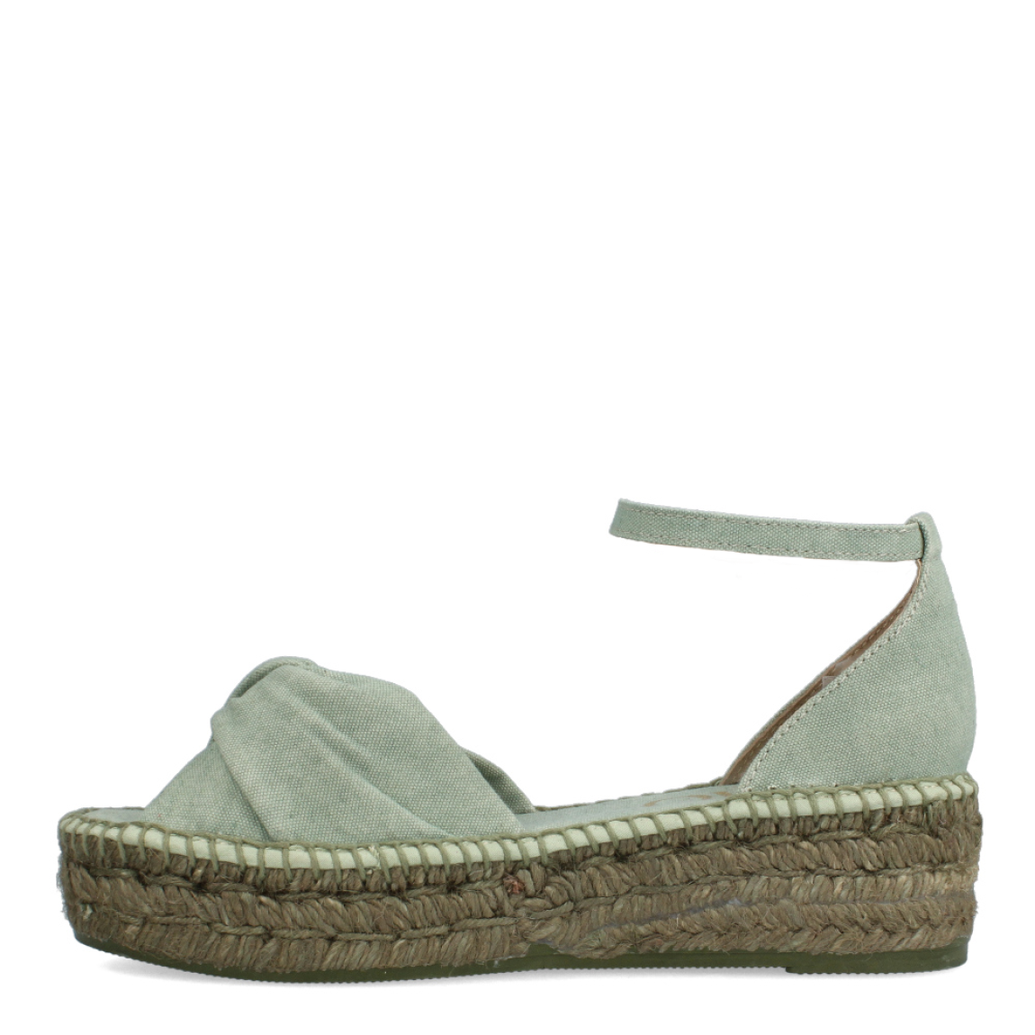 Sandalias de la marca Gaimo, modelo TORGOS. Sandalias elaboradas en tela color verde. Modelo Torgos con pala cruzada y talón cerrado con pulsera con hebilla lateral. Forro y plantillas acolchadas de piel plataforma de 3cm de altura. Estas sandalias Gaimo Torgos están diseñadas para ser la combinación perfecta entre comodidad y estilo que podrás combinar con cualquiera de tus looks veraniegos.