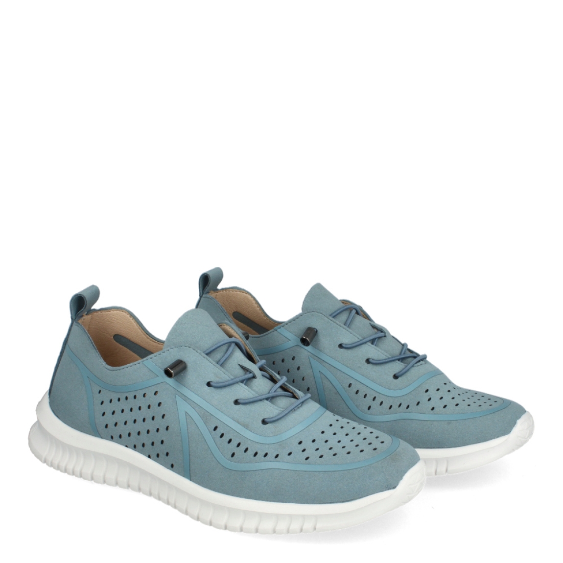 Deportivas de la marca Pilvet, modelo 94T. Exterior de las deportivas en microfibra color azul con efecto troquelado. Interior de las deportivas en piel color nude. Cierre de las deportivas Pilvet con cordones elásticos y suela plana de goma. Estas deportivas Pilvet 94T son el complemento perfectos para tus looks de temporada.