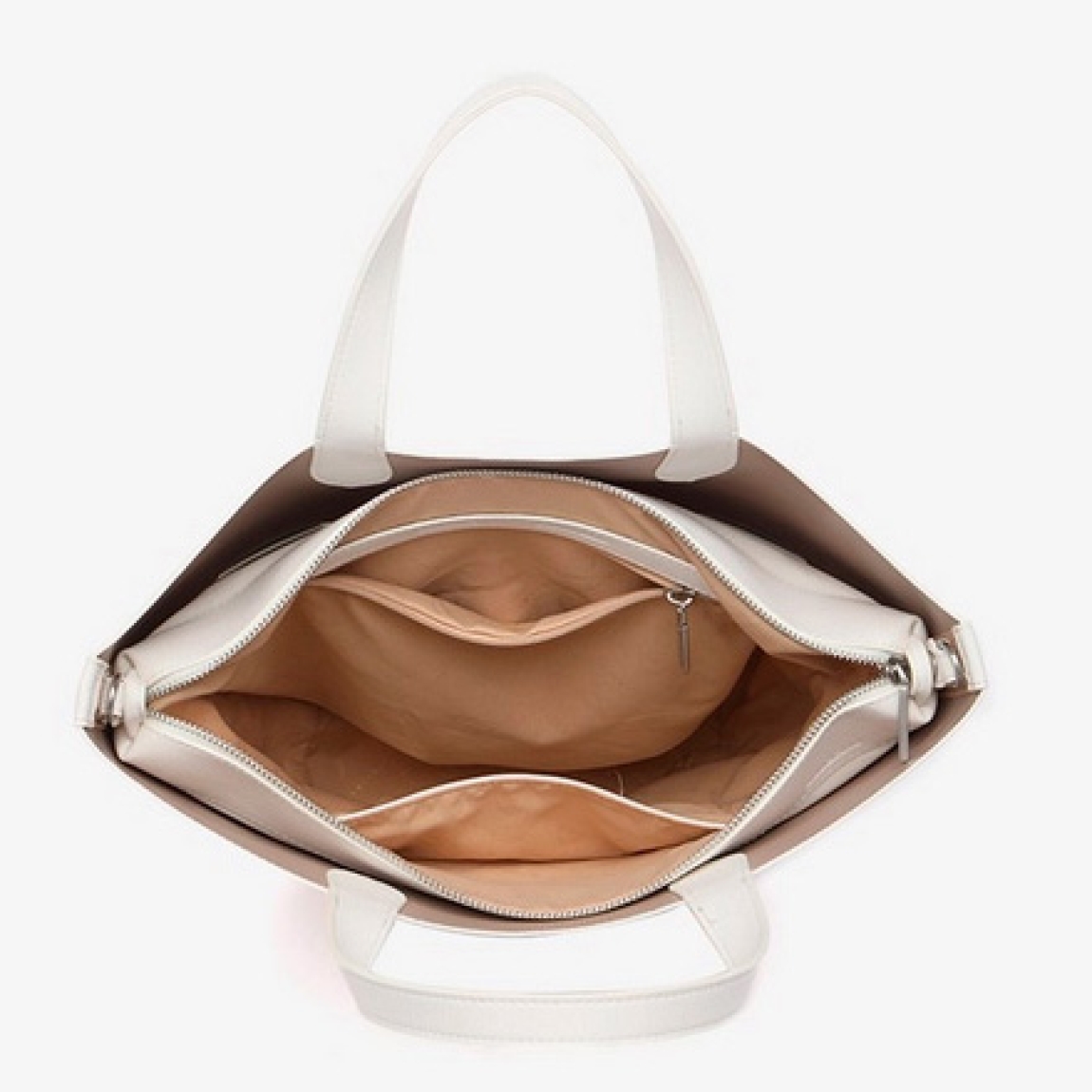 Bolso de la marca Abbacino, modelo LUANA. Bolso shopper elaborado con un piel trenzada color blanco en la parte inferior, en el que se combinan dos texturas. Bolso con forro interior y diferentes compartimentos. Cierre del bolso Binnari con cremallera. Bolso con doble asa, de mano y una bandolera regulable. Medidas del bolso: alto 29cm y ancho 37cm. Este bolso Abbacino LUANA es un complemento ideal, amplio y elegante que aportará un toque sofisticado a tus looks.
