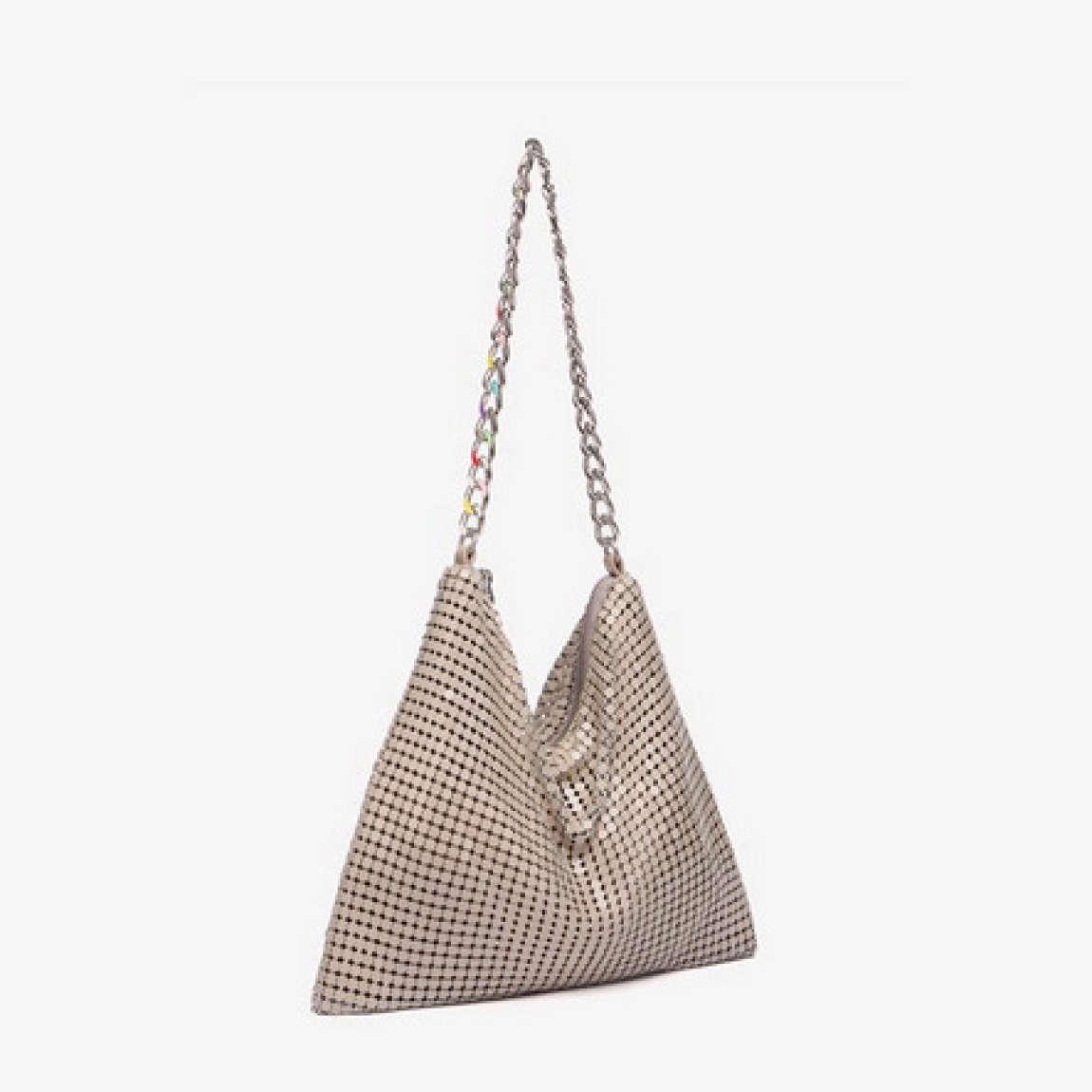 Bolso de la marca Abbacino, modelo EVA. Bolso elaborado en malla metálica color taupe. Interior con forro textil con compartimentos organizadores. Cierre del bolso con cremallera y asa de hombro en cadena multicolor. Medidas del bolso: alto 24cm y ancho 28cm. Este bolso Abbacino EVA es un complemento ideal para tus looks de día y noche. Te ayudarán a resaltar vayas donde vayas.