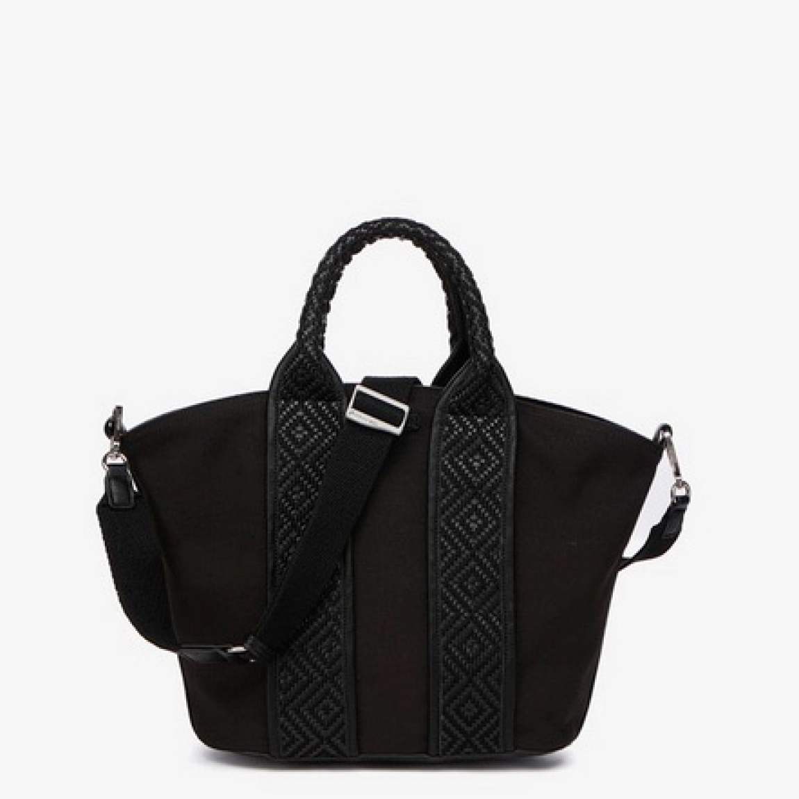 Bolso de la marca Abbacino, modelo KEYLA. Bolso elaborado en textil color negro con amplio espacio interior con compartimentos. Cierre del bolso con cremallera y doble asa, de mano y otra, bandolera regulable para máxima comodidad. Medidas del bolso: alto 25cm y ancho 36cm. Este bolso Abbacino KEYLA es un complemento clásico para llevar en tu día a día. No te puede faltar!