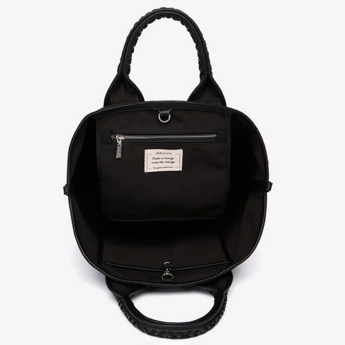 Bolso de la marca Abbacino, modelo KEYLA. Bolso elaborado en textil color negro con amplio espacio interior con compartimentos. Cierre del bolso con cremallera y doble asa, de mano y otra, bandolera regulable para máxima comodidad. Medidas del bolso: alto 25cm y ancho 36cm. Este bolso Abbacino KEYLA es un complemento clásico para llevar en tu día a día. No te puede faltar!