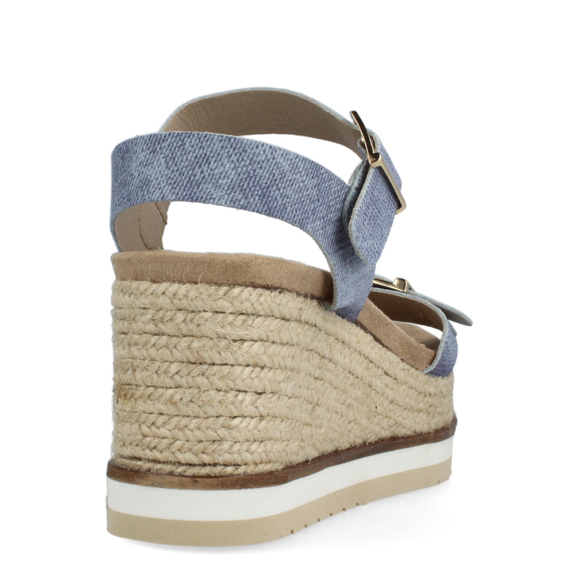Sandalias de la marca Itse, modelo AZUCENA. Exterior de las sandalias en tejano color azul. Interior de las sandalias en ante color camel. Cierre de las sandalias con doble hebilla, en la pala y tobillo. Sandalias con cuña de 7cm de altura con detalle de rafia trenzada. Estas sandalias Itse AZUCENA, son unas clásicas para esta temporada, podrás lucirlas con estilo y la máxima comodidad posible.