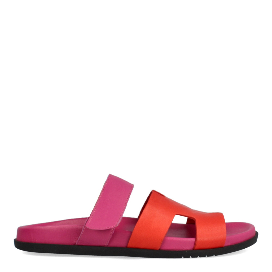 Sandalias de la marca Itse, modelo LENA. Elaboradas en piel color rosa, con detalle en naranja. Cierre de las sandalias en velcro y suela de goma. Estas sandalias Itse LENA son el complemento idel para lucir tus looks de temporada. Te ofrecerá la máxima comodidad a donde vayas!