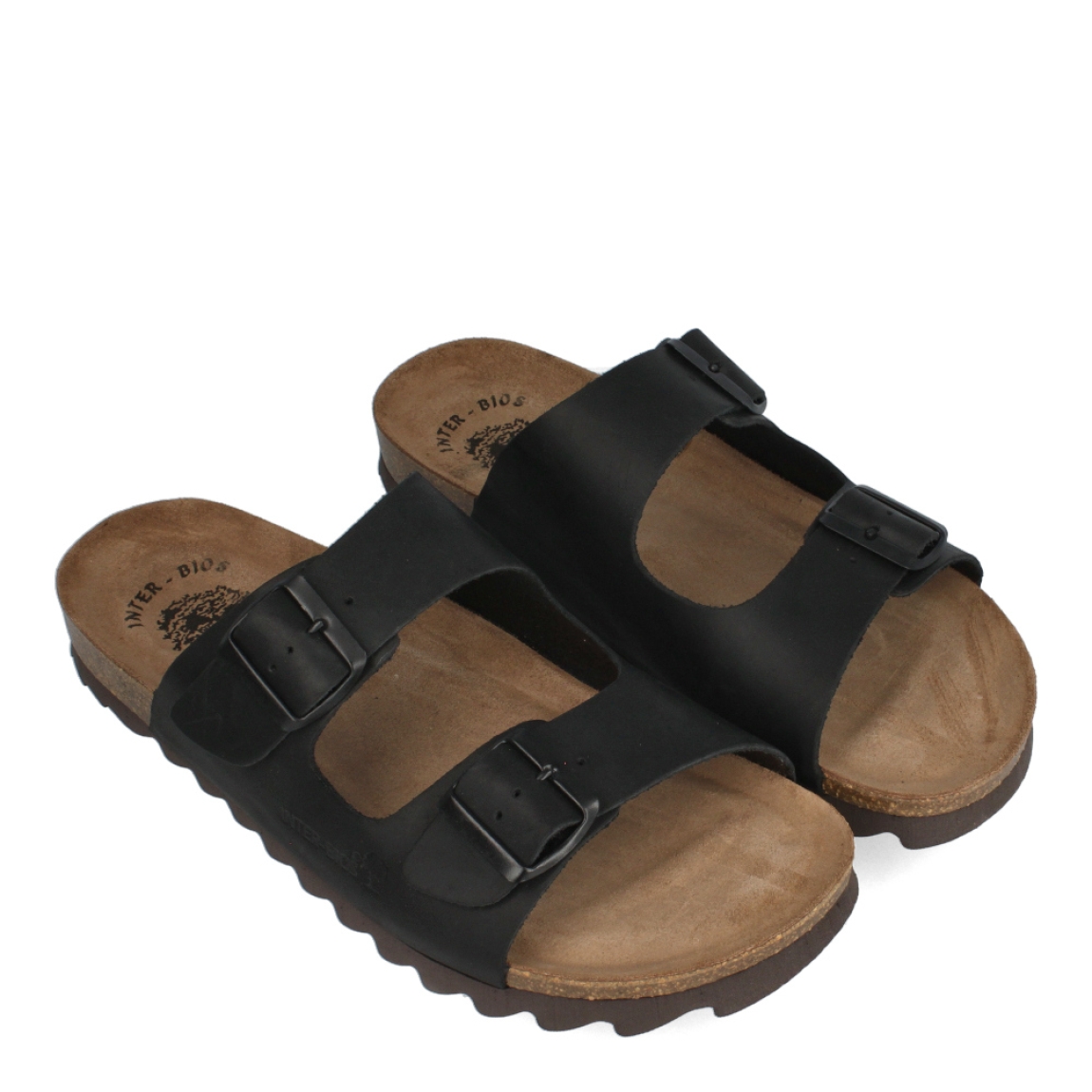 Sandalias de la marca Inter Bios, modelo HARRY. Exterior de las sandalias en piel color negro. Inter forrado de piel color marrón. Cierre con doble hebilla. Sandalias con plantilla antómica acolchada para máxima comodidad y suela de 1,5cm. Las sandalias Inter Bios HARRY es un esencial en tus looks del día a día en esta temporada.