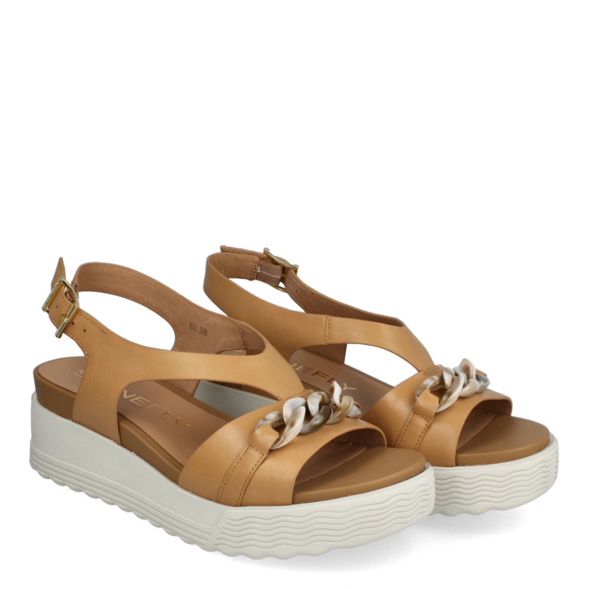 Sandalias de la marca Stonefly, modelo LOURDES. Sandalias elaboradas en piel color camel con detalle de cadena en pala. Cierre de las sandalias con hebilla en tobillo. Sandalias Stonefly con cuña de 5cm de altura. Estas Stonefly LOURDES son un complemento que te ofrecerá la comodidad que necesitas a donde vayas esta temporada!