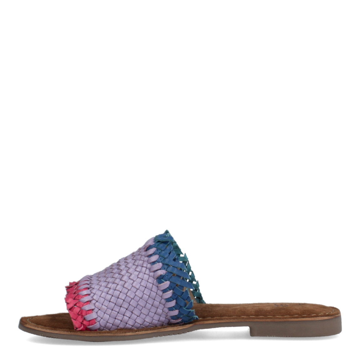Chanclas de la marca Itse, modelo VARLEY. Chanclas elaboradas en piel trenzada color lila. Interior en ante color marrón. Chanclas con suela plana. Estas chanclas Itse VARLEY tienen la comodidad que necesitas para tu día a día en esta temporada.