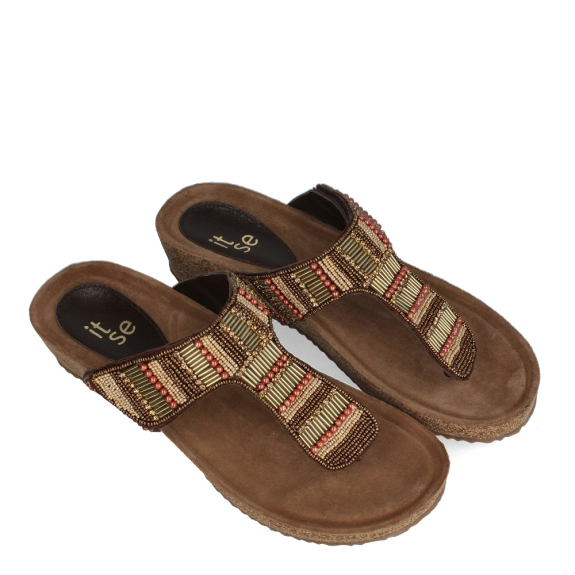 Sandalias de la marca Itse, modelo LUISA. Exterior de las sandalias en piel color marrón con detalles en piedrería multicolor. Interior de las sandalias en ante color marrón. Sandalias con cuña de 3cm de altura. Estas sandalias Itse LUISA son perfectas para esta temporada, con ellas crearás looks cómodos y con estilo. No te pueden faltar en el armario!
