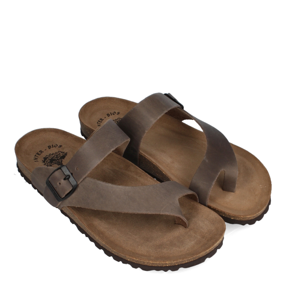 Sandalias de la marca Inter Bios, modelo DINA. Sandalias elaboradas en piel color marrón. Cierre con hebilla y suela de goma plana. Estas sandalias Inter Bios DINA es un complemento ideal para tus looks de temporada.
