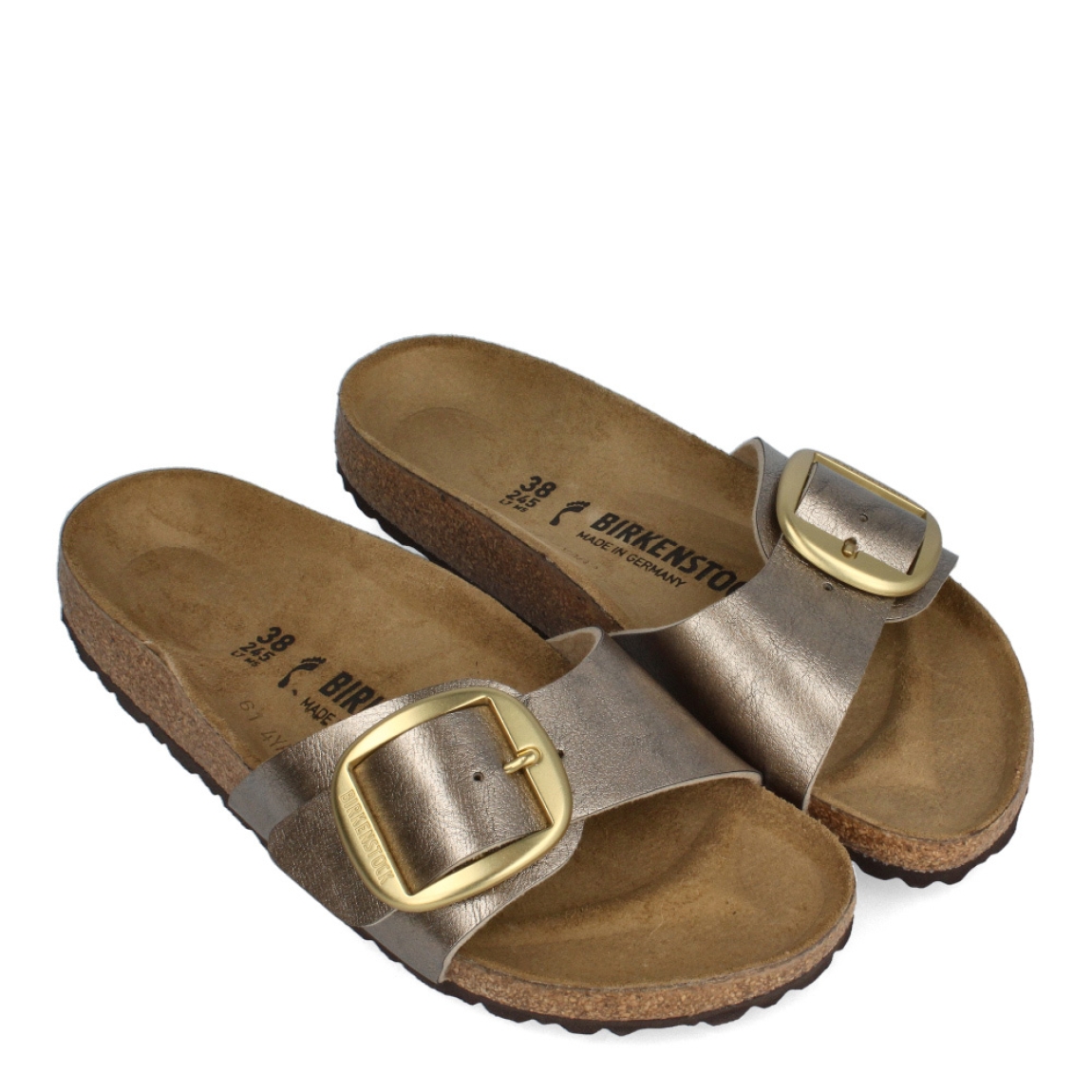 Chanclas de la marca Birkenstock, modelo MADRID BIG. Chanclas elaboradas en piel colro bronce con hebilla en la pala. Con base de corcho de forma anatómica. Estas chanclas Birkenstock MADRID BIG son un básico en tu armario de temporada. Disfrutarás de una comodidad en tu día a día.