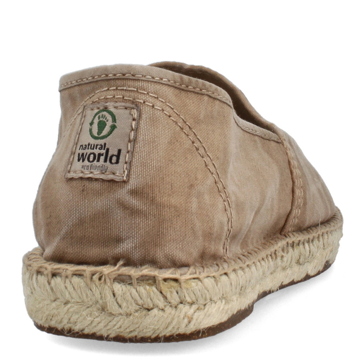 Alpargatas de la marca Natural World, modelo OLD TREBOL. Exterior e interior de las alpargatas en tela color beig con plantilla extraíble. Alpargatas con suela plana. Estas alpargatas Natural World OLD TREBOL son un complemento clásico de temporada con su efecto desgastado le da un estilo innovador. Está pensando en la comodidad que necesitas en tu día a día.