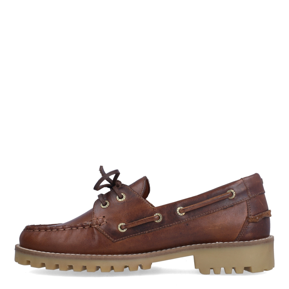 Naúticos de la marca Bronx, modelo BRANDY. Exterior en piel color marrón. Interior en piel color marrón, con plantilla acolchada y extraíble para máxima comodidad. Cierre con cordones. Suela de goma con cuña de 3cm de altura. Estos naúticos Bronx BRANDY son unos clásicos, ideales para añadir elegancia y estilo a tus looks!