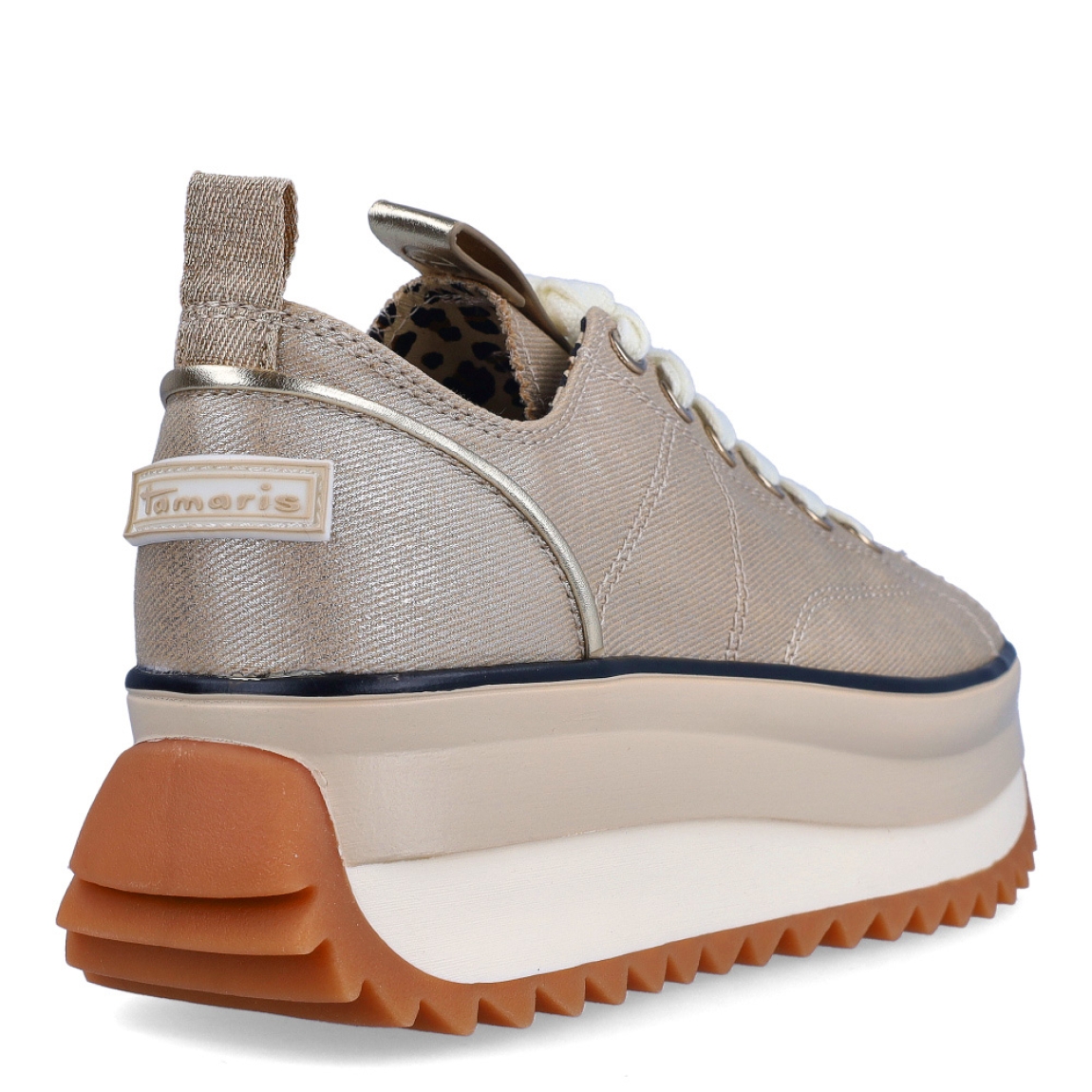 Depotivas de la marca Tamaris, modelo RAFA. Exterior de las deportivas en textil color platino. Interior de las deportivas en textil con diseño animal print. Cierre de las deportivas con cordones en color blanco. Suelas de las deportivas Tamaris hechas de goma y dentadas. Deportivas con plataforma de 4,5cm de altura. Estas deportivas Tamaris Rafa, además de se cómodas, tienen un estilo único que te ayudarán a destacar en tu día a día.