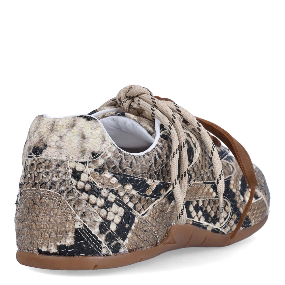 Deportivas de la marca Bronx, modelo HANNAH. Exterior en piel con estampado animal print de serpiente. Interior en piel color blanco. Cierre con doble cordones. Suela plana de goma. Estas deportivas Bronx HANNAH son una tendencia que no te puede faltar.