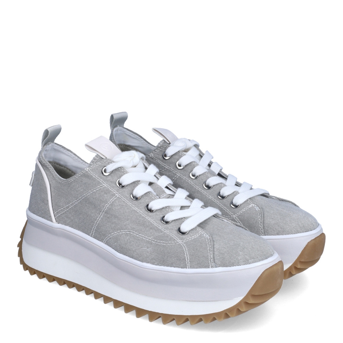 Depotivas de la marca Tamaris, modelo RAFA. Exterior de las deportivas en textil color gris. Interior de las deportivas en textil . Cierre de las deportivas con cordones en color blanco. Suelas de las deportivas Tamaris hechas de goma y dentadas. Deportivas con plataforma de 4,5cm de altura. Estas deportivas Tamaris Rafa, además de se cómodas, tienen un estilo único que te ayudarán a destacar en tu día a día.