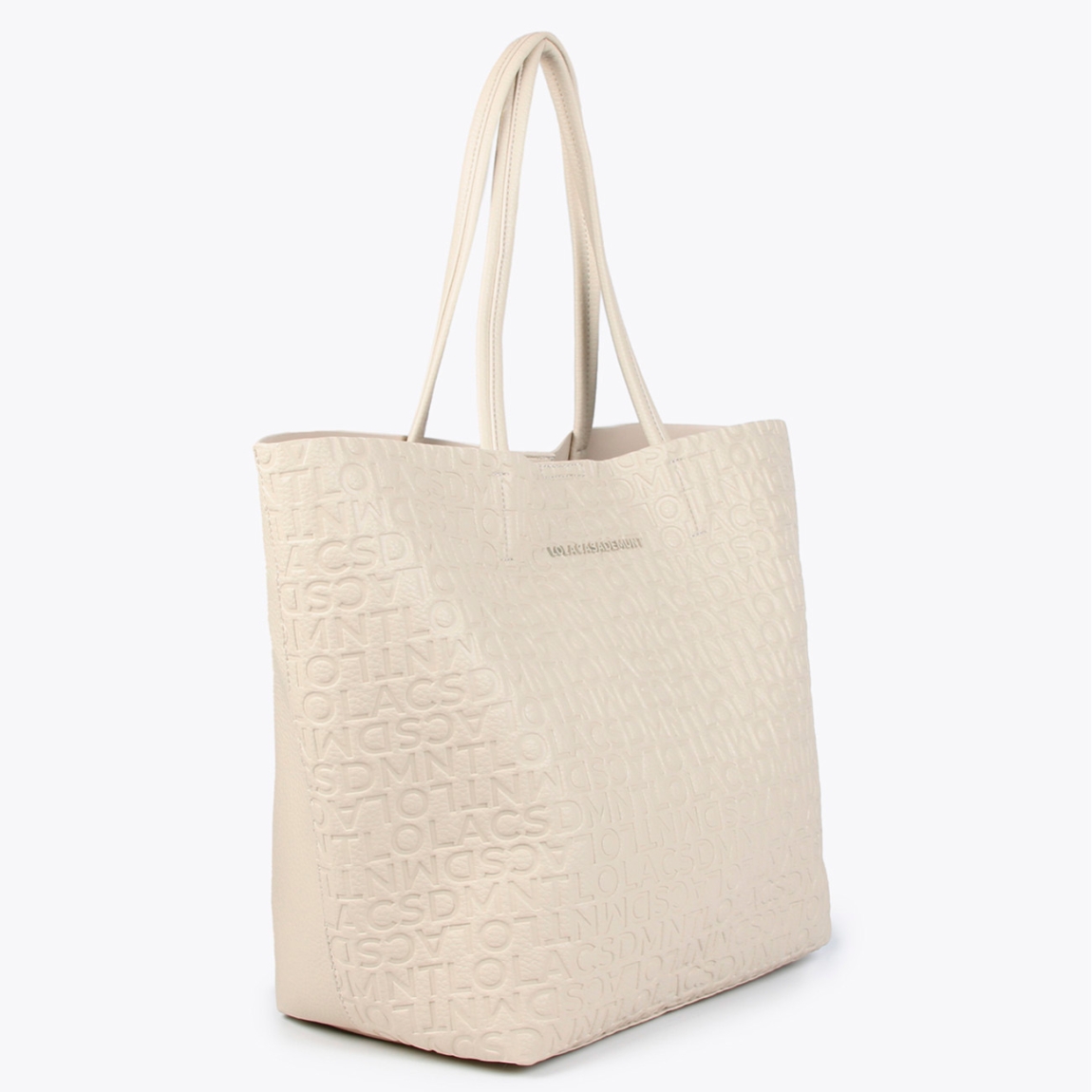 Bolso de la marca Lola Casademunt, modelo CHERRY. Bolso shopper desestructurado en efecto piel color blanco. Detalle de grabado monograma y bolsillo interior. Contiene neceser interior. Cierre imantado.ALTO: 30 cm - LARGO: 32 cm - ANCHO: 17 cm.