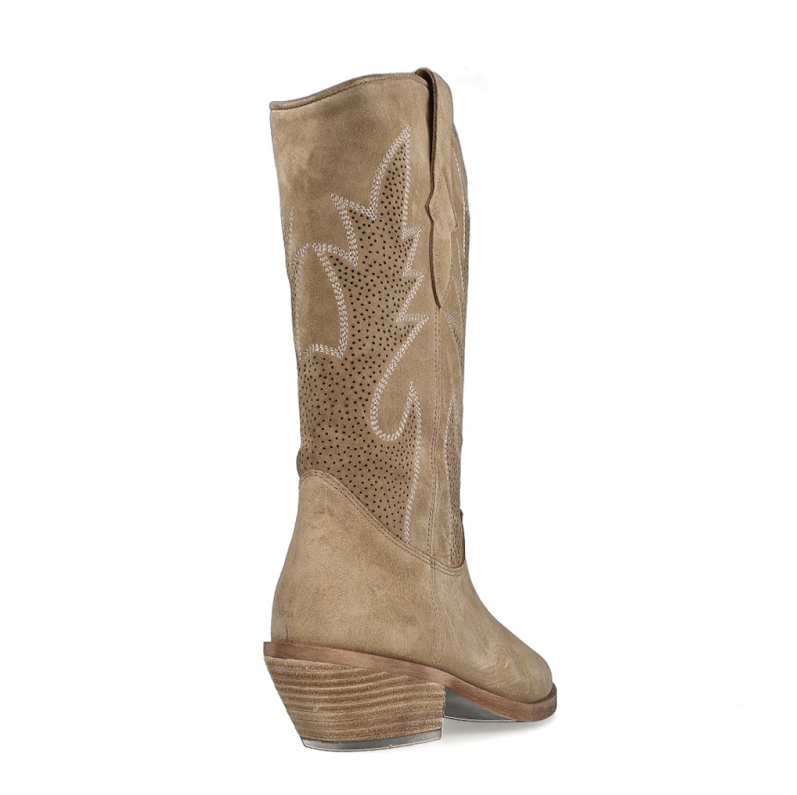 Botas camperas de la marca Alpe, modelo HADID. Exterior en ante color camel con punta lápiz. Interior en piel color camel. Botas Alpe con tacón de 4cm de altura. Estas botas Alpe HADID son un complemento con estilo y comodidad, perfecto para lucirlo con tus mejores looks!