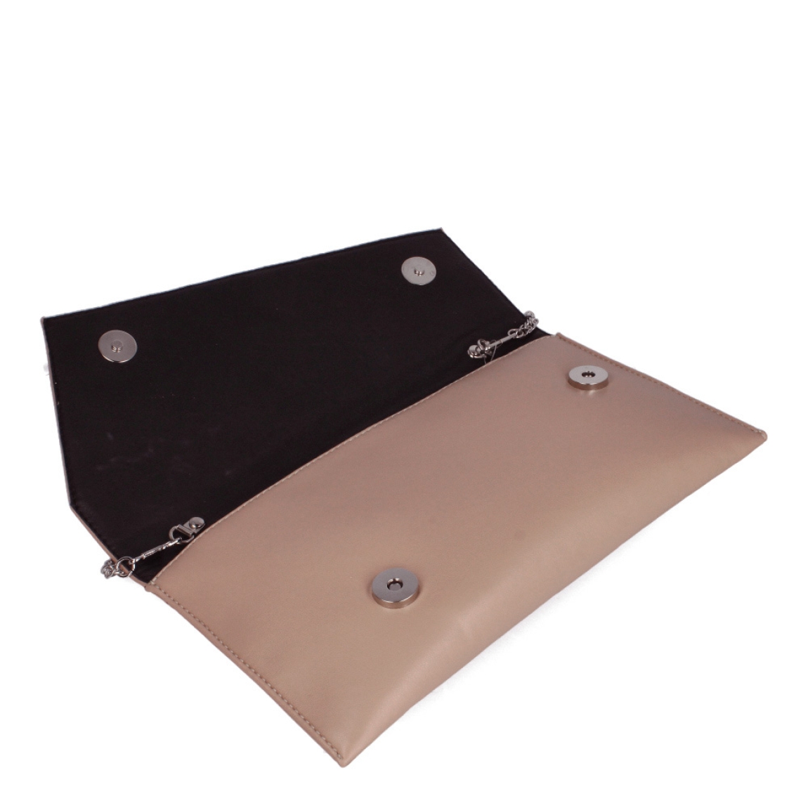 Bolso para eventos de la marca Munné, modelo VEGA. Bolso tipo cartera en piel vegana color nude. Cierre del bolso con doble botón inmantado y asa de cadena. Medidas del bolso: alto 14cm y ancho 25cm, perfectas para llevar de mano y colgado cuando lo necesites. Este bolso de fiesta Munné VEGA es un clásico reinventado que te acompañará en tus eventos más especiales a juego con tus zapatos.