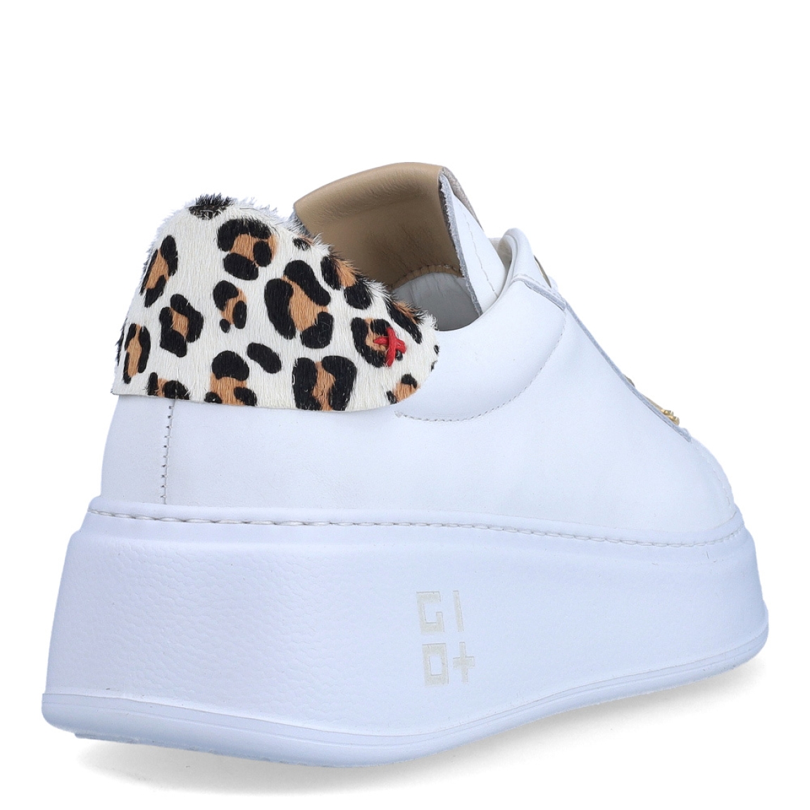 Deportivas de la marca GIO+, modelo PIA. Exterior de las deportivas en piel color blanco con detalle en animal print en la parte del talón. Interior de las deportivasne en piel color blanco con plantilla acolchada y extraíble. Cierre de las deportivas con cordones blancos y adornos de candado con piedrería brillante en la parte de la pala. Deportivas GIO+ con cuña de 4cm de altura. Estas deportivas GIO+ PIA son unas clásicas que no te pueden faltar en el armario de temporada. Podrás crear diferentes looks, con estillo y comodidad asegurada.