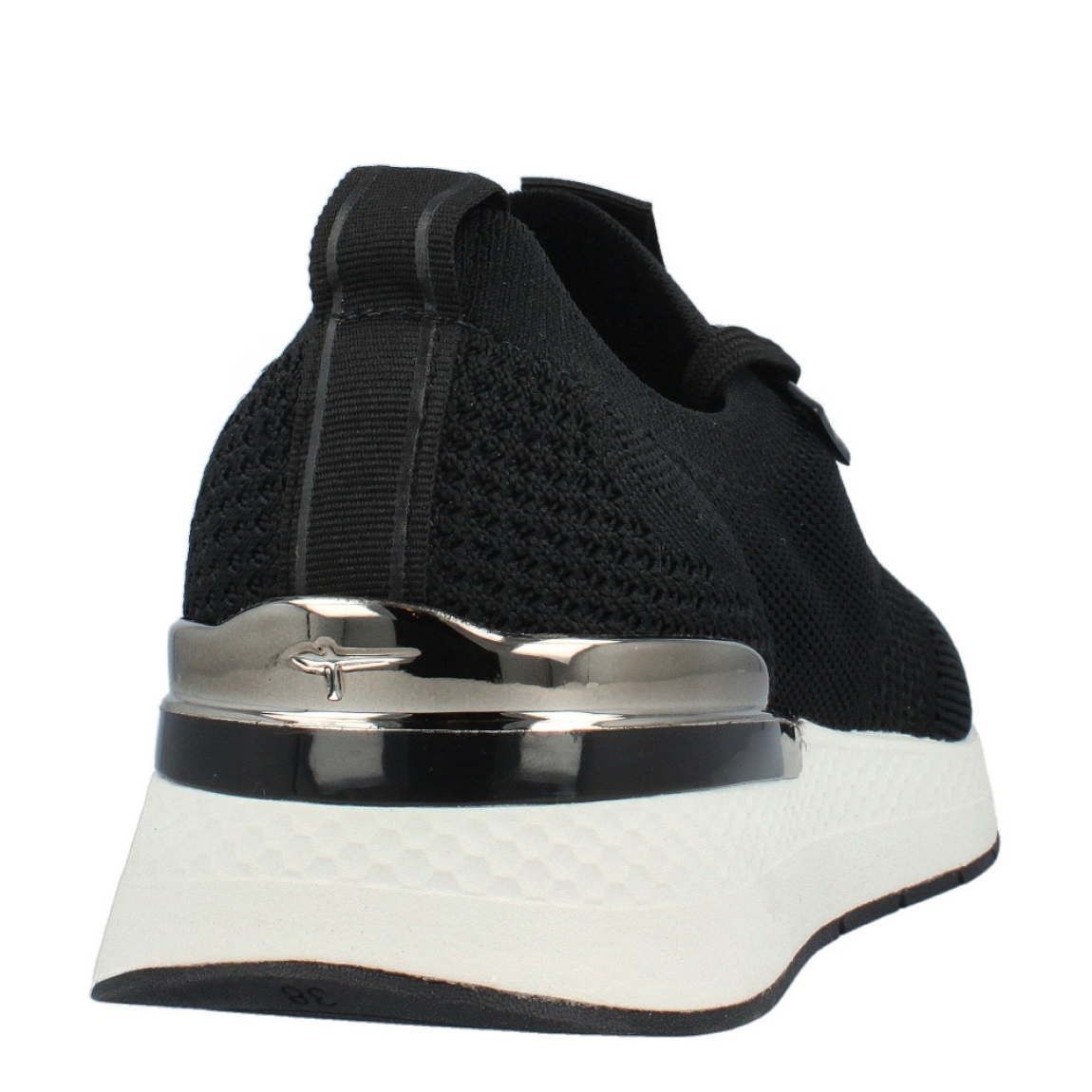 Deportivas transpirables de la marca Tamaris, modelo Victor. Exterior de las deportivas en textil negro con detalle en escarchado en la parte de cordones y dorado en el talón. Interior de las deportivas en textil color negro. Cierre de las deportivas Tamaris con cordones negros. Deportivas Tamaris con cuña de 3cm de altura. Estas deportivas Tamaris Victor, tienen el color y diseño clásico para combinar con todos tus looks!