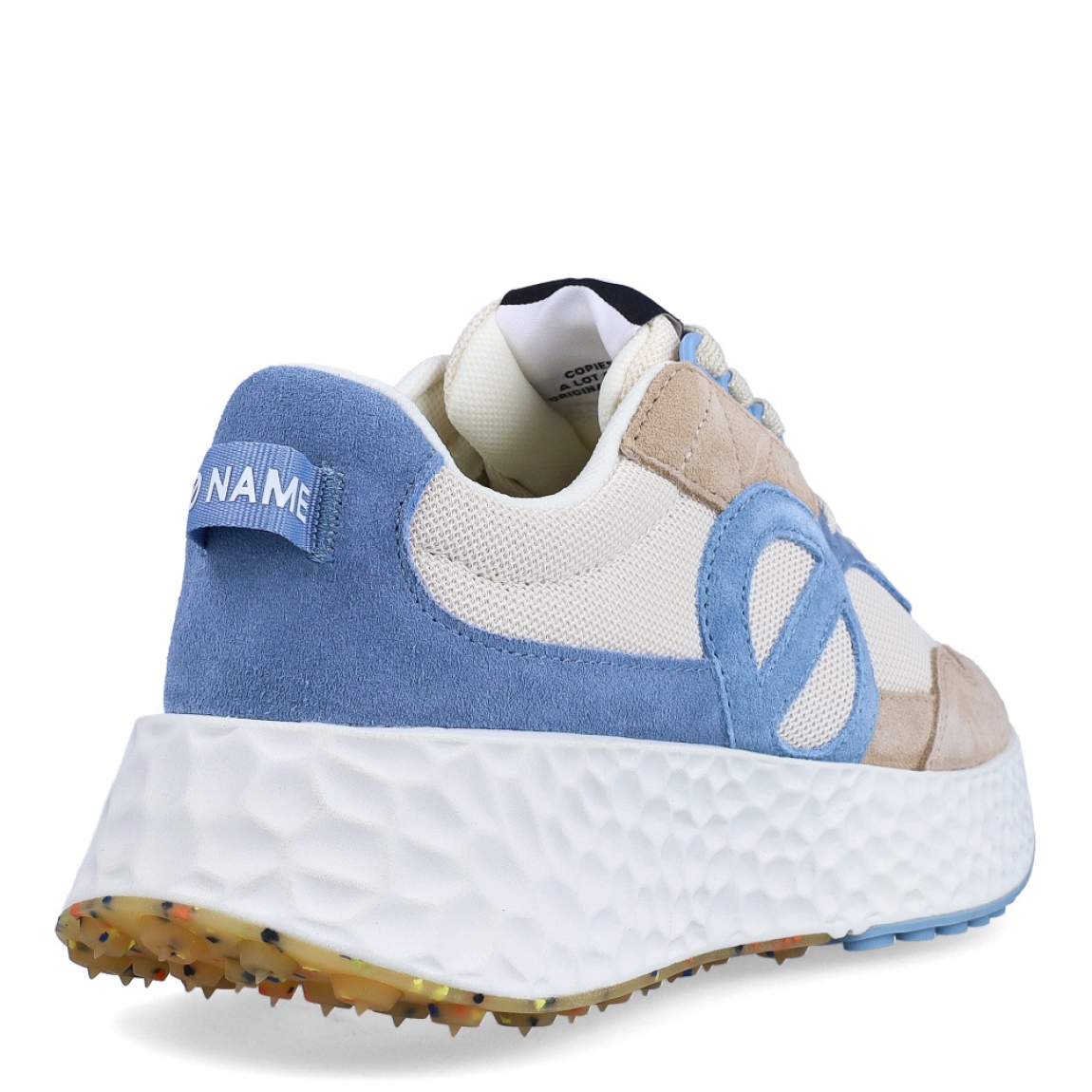Deportivas de la marca No Name, modelo CARTER JOGGER. Exterior en tela color beig con detalle del logo en celeste. Interior en en textil color blanco. Cierre de las deportivas No Name con cordones y una suela de goma con cuña de 4cm de altura. Estas deportivas No Name CARTER JOGGER son unas clásicas, ideales para esta temporada!