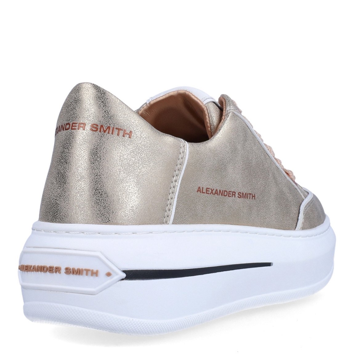 Deportivas de la marca Alexander Smith, modelo LANCASTER. Exterior en piel color platino. Interior con plantilla acolchada y extraíble para máxima comodidad. Cierre de las deportivas con cordones y plataforma de 4cm de altura. Estas deportivas Alexander Smith LANCASTER son unas clásicas, ideales para crear diferentes looks esta temporada!