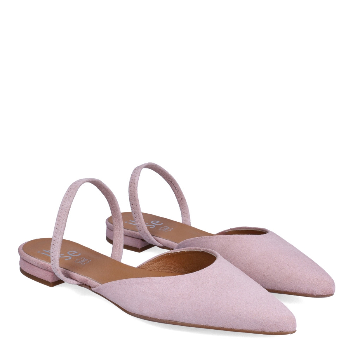 Salones destalonados de la marca Itse, modelo MARYO. Exterior en ante color rosa con punta lápiz con tira en pala. Interior en piel color nude. Tacón de 1cm de altura. Estos salones Itse MARYO son unos clásicos, ideales para crear diferentes looks desde la elegancia y comodidad.