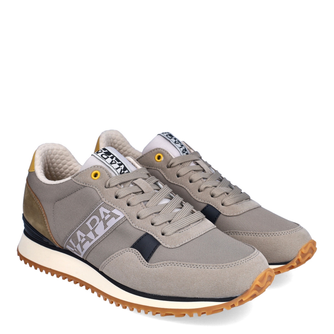 Deportiva de la marca Napapijri, modelo COSMOS. Exterior de la deportiva de nylon de color taupe. Interior de la deportiva de tejido de color beig. Cierre de la deportiva con cordones. Deportiva con plantilla muy cómoda y acolchada. Con un diseño elegante y una sofisticada combinación de colores, las zapatillas deportivas COSMOS son un calzado informal. El estabilizador del talón proporciona más estabilidad y su ligera suela microporosa hace que este calzado sea especialmente cómodo y perfecto para el uso diario.