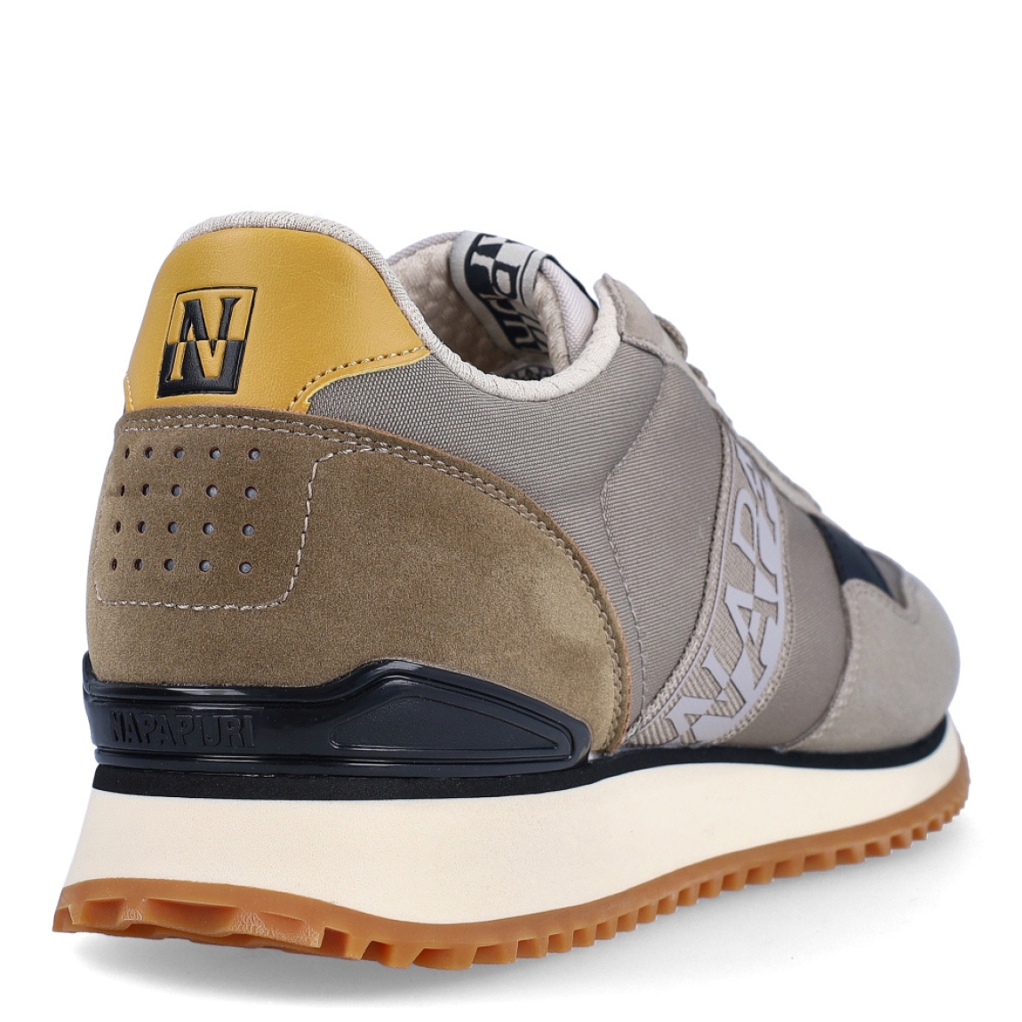 Deportiva de la marca Napapijri, modelo COSMOS. Exterior de la deportiva de nylon de color taupe. Interior de la deportiva de tejido de color beig. Cierre de la deportiva con cordones. Deportiva con plantilla muy cómoda y acolchada. Con un diseño elegante y una sofisticada combinación de colores, las zapatillas deportivas COSMOS son un calzado informal. El estabilizador del talón proporciona más estabilidad y su ligera suela microporosa hace que este calzado sea especialmente cómodo y perfecto para el uso diario.