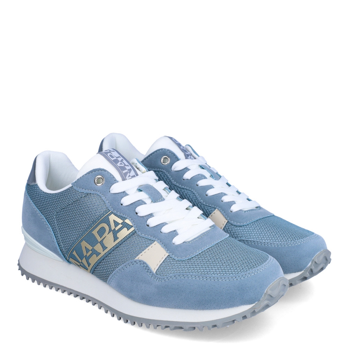 Deportiva de la marca Napapijri, modelo ASTRA. Exterior de la deportiva de textil con efecto rejilla color azul, con detalles en ante de color celeste. Interior de la deportiva de tejido de color blanco. Cierre de la deportiva con cordones blancos. Deportiva con plantilla muy cómoda y acolchada. Con un diseño elegante y una sofisticada combinación de colores, las zapatillas deportivas ASTRA son un calzado informal. El estabilizador del talón proporciona más estabilidad y su ligera suela microporosa hace que este calzado sea especialmente cómodo y perfecto para el uso diario.