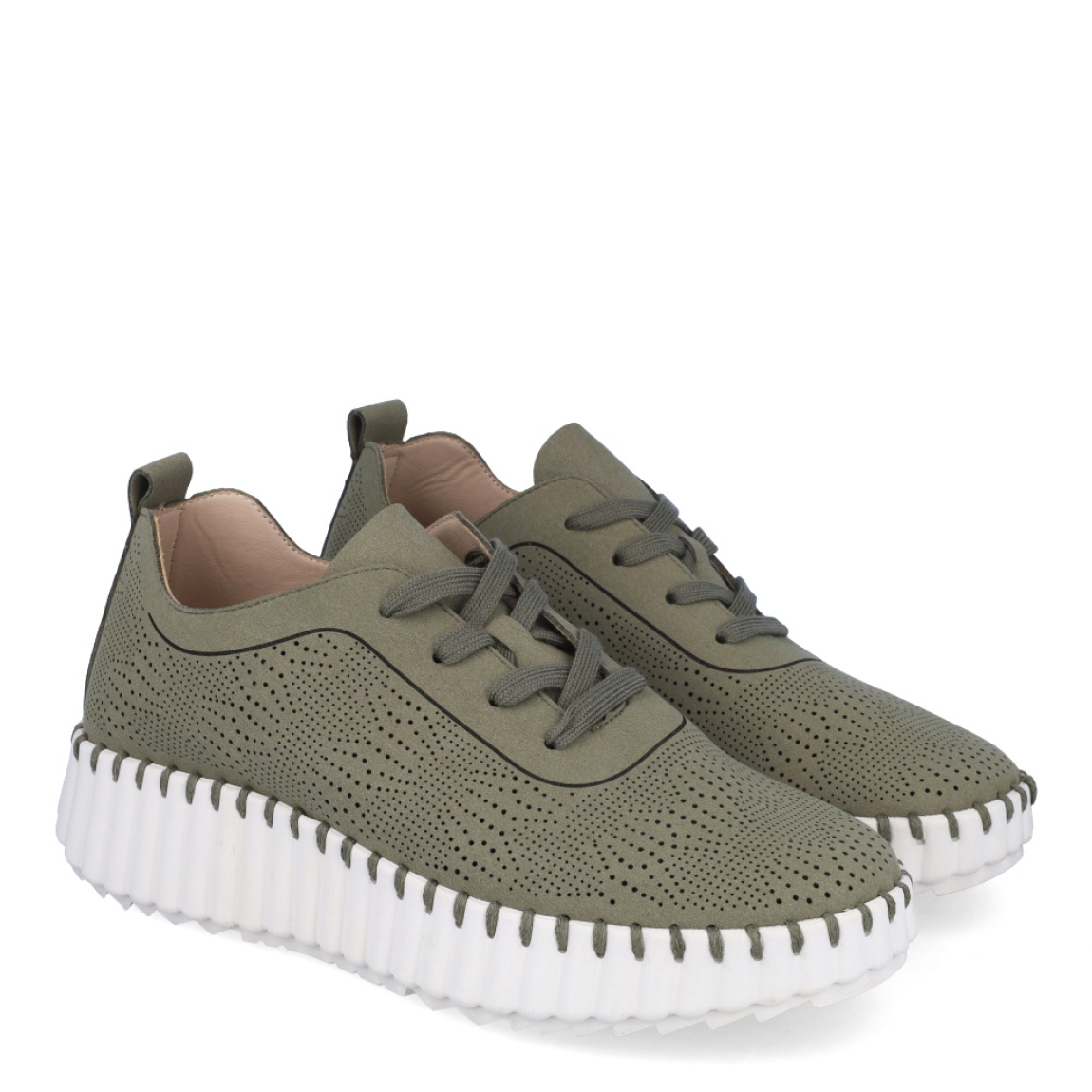 Deportivas transpirables de la marca Walk & Fly, modelo AH-96. Exterior en microfibra color verde con efecto troquelado. Cierre con cordones verdes y con plataforma de goma dentada y cuña de 3cm de altura. Estas deportivas Walk & Fly AH-96 tienen la comodidad que necesitas en tu día a día!