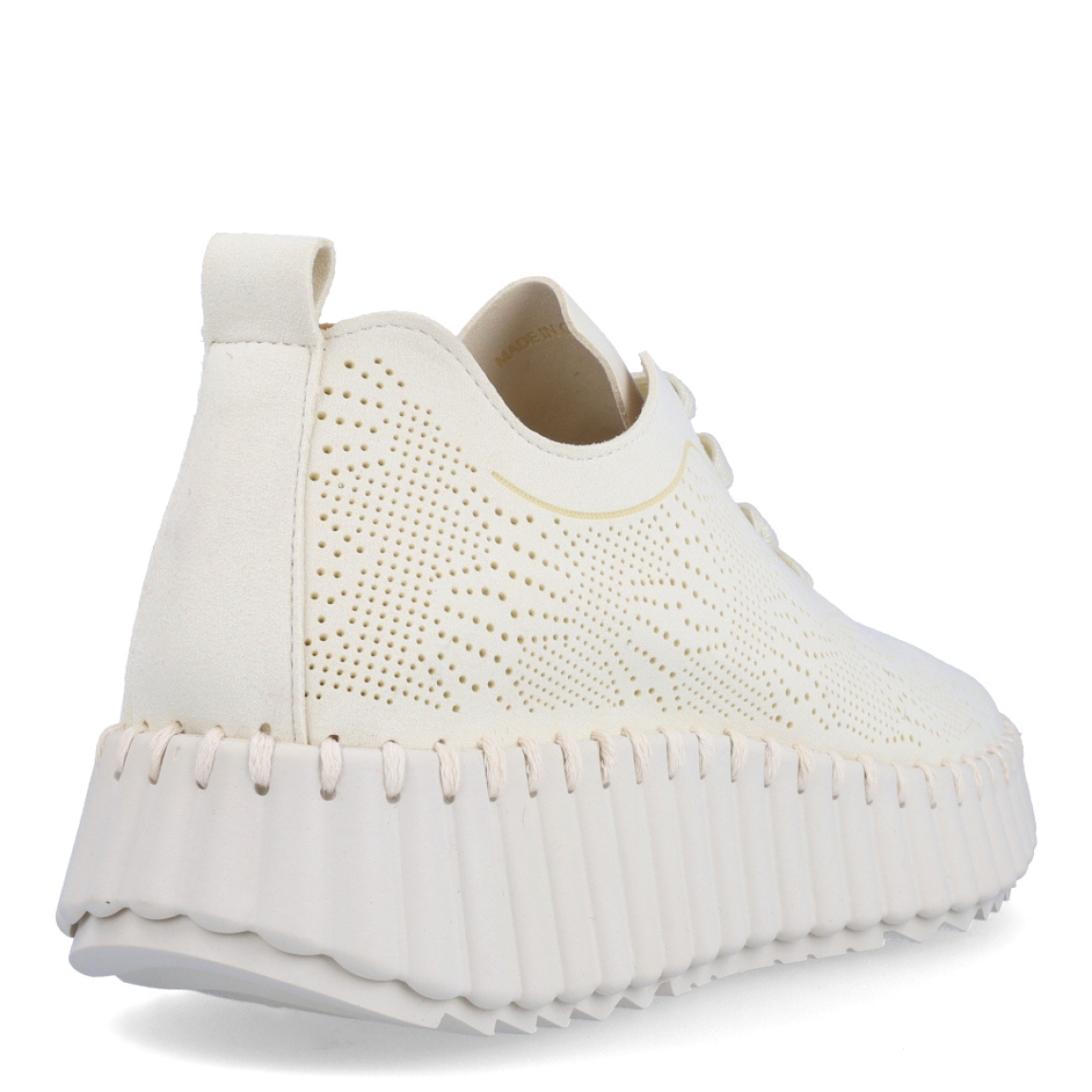 Deportivas transpirables de la marca Walk & Fly, modelo AH-96. Exterior en microfibra color blanco con efecto troquelado. Cierre con cordones con plataforma de goma dentada y cuña de 3cm de altura. Estas deportivas Walk & Fly AH-96 tienen la comodidad que necesitas en tu día a día!