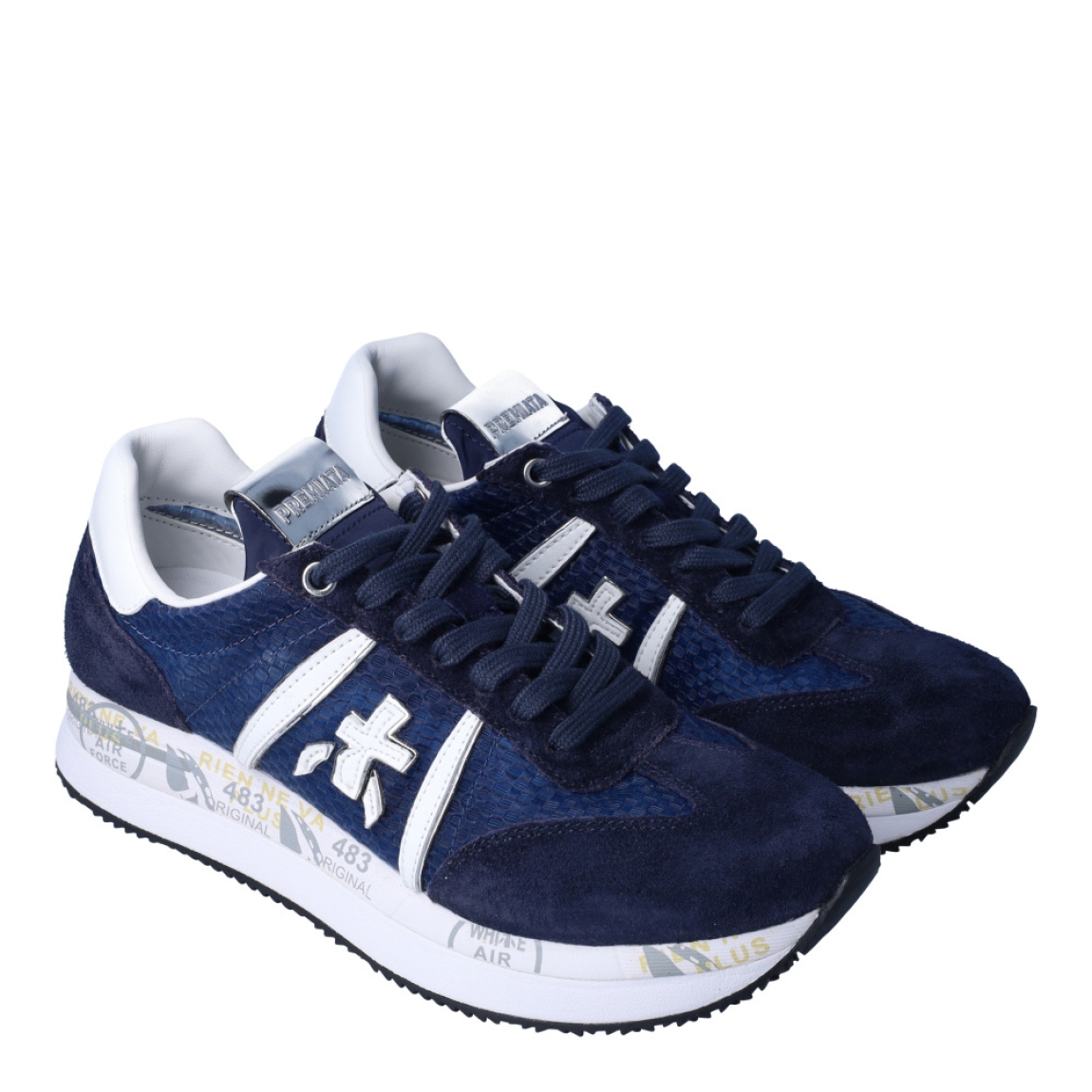 Deportiivas de la marca Premiata, modelo CONNY. Exterior de la deportivas en tela color azul con efecto rejilla y ante. Interior en piel color blanco. Cierre de las deportivas Premiata con cordones azules. Deportivas con plataforma de 3cm de altura con detalle de estampado. Estas deportivas Premiata CONNY son la combinación perfecte entre lo clásico, cómodo y original. Será tu complemento perfecto para esta temporada!