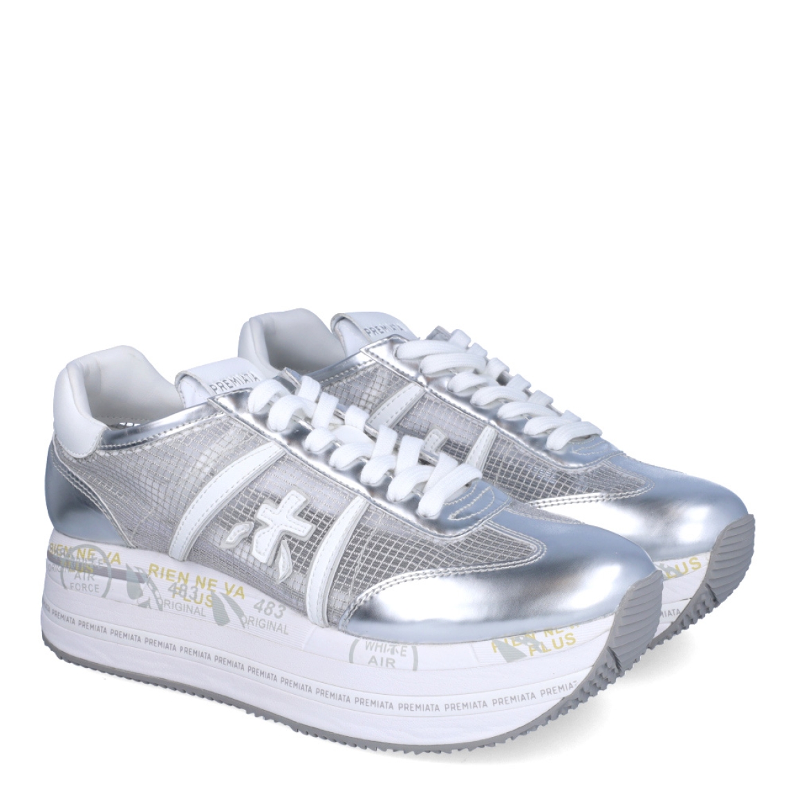 Deportiivas de la marca Premiata, modelo BETH. Exterior de la deportivas en piel color plata con efecto rejilla. Interior en piel color blanco. Cierre de las deportivas Premiata con cordones blancos. Deportivas con plataforma de 5cm de altura con detalle de estampado. Estas deportivas Premiata BETH son la combinación perfecte entre lo clásico, cómodo y original. Será tu complemento perfecto para esta temporada!
