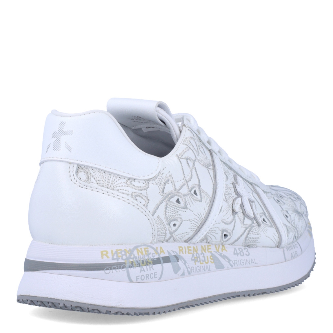 Deportiivas de la marca Premiata, modelo CONNY. Exterior de la deportivas en piel troquelada color blanco con estampado. Interior en piel color blanco. Cierre de las deportivas Premiata con cordones azules. Deportivas con plataforma de 3cm de altura con detalle de estampadodel logo. Estas deportivas Premiata CONNY son la combinación perfecte entre lo clásico, cómodo y original. Será tu complemento perfecto para esta temporada!