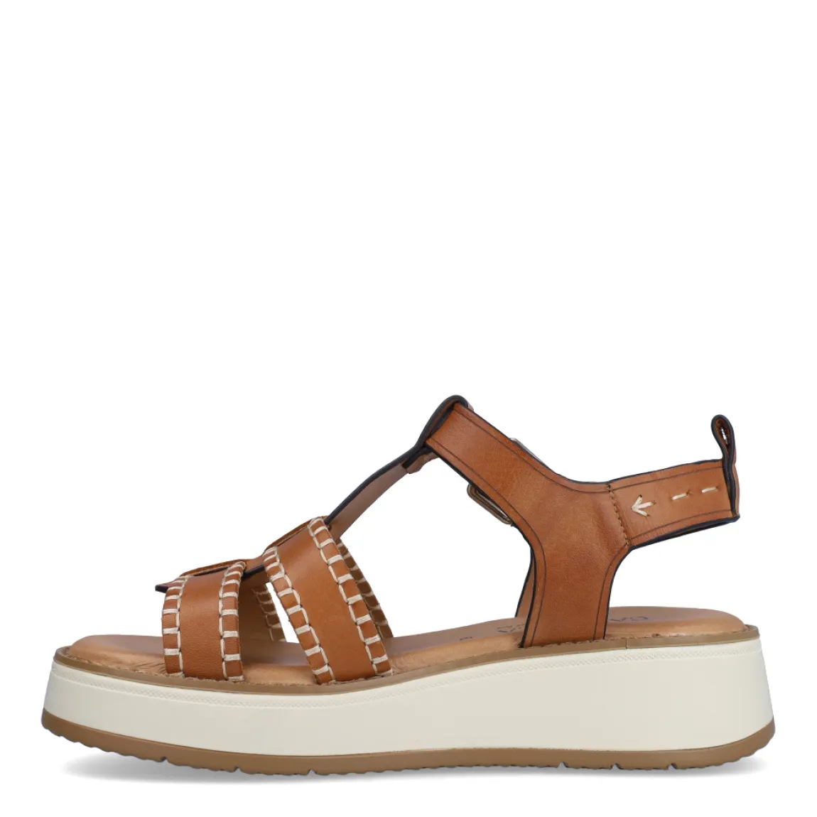 Sandalias de la marca Carmela, modelo LION. Exterior en piel color camel con tiras en pala. Interior en piel color nude con plantilla acolchada. Cierre con hebilla en la pala. Sandalias Carmela con cuña de 4cm de altura. Estas sandalias Carmela LION son ideales para gozar de comodidad en tu día a día.