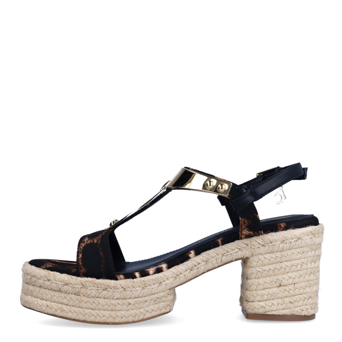 Sandalias de la marca Lola Casademunt, modelo OLENKA. Exterior en textil con estampado animal print de leopardo, y detalles en dorado en la pala. Interior en piel color negro. Cierre con hebilla en tobillo. Sandalias Lola Casademunt con tacón de 7cm de altura elaborado de rafia trenzada. Estas sandalias Lola Casademunt OLENKA son un complemento ideal para lucir tus looks con estilo y comodidad. No puede faltar en tu armario!