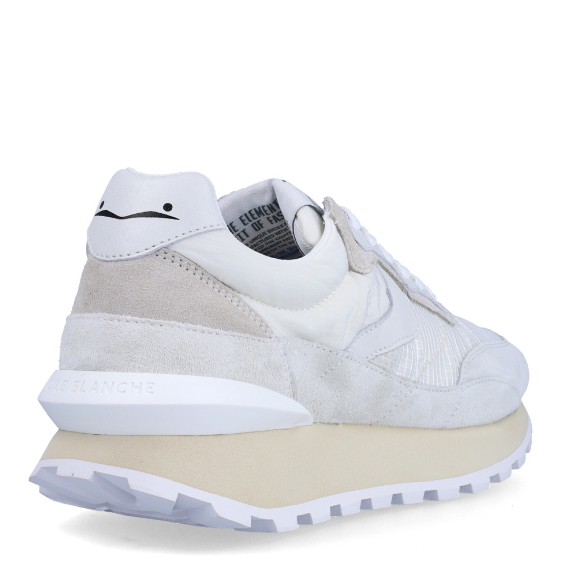 Deportivas de la marca Voile Blanche, modelo QWARK. Exterior de las deportivas en naylon color blanco y detalles en ante. Interior de las deportivas en textil color blanco. Cierre de las deportivas con cordones blancos. Deportivas Voile Blanche con plataforma dentada de 3cm de altura. Estas deportivas Voile Blanche QWARK son unas clásicas en tu armario, te ayudarán a crear diferentes looks con la máxima comodidad!