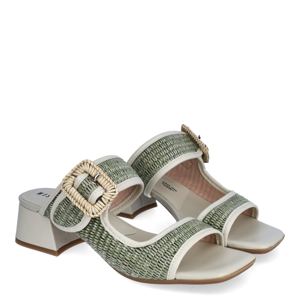 Sandalias de puntera plana de la marca Hispanitas, modelo ANNE. Exterior de las sandalias en rafia color verde. Interior de los mocasines en textil color blanco. Sandalias Hispanitas con cierre de hebilla y tacón de 4cm de altura. Estas sandalias Hispanitas ANNE, son el complemento perfecto para tus looks de temporada, te darán estilo y comodidad sin duda!