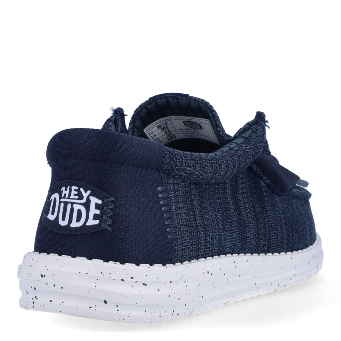 Náuticos de la marca Hey Dude, modelo WALLY STRECH. Exterior de los náuticos en tela color azul. Interior de los náuticos en tela color azul y plantilla acolchada y extraíble. Cierre de los náuticos Hey Dude con cordones elásticos y suela plana de goma. Estos náuticos Hey Dude WALLY STRECH, son el complemento perfecto para esta temporada, los podrás lucir con la máxima comodidad posible.