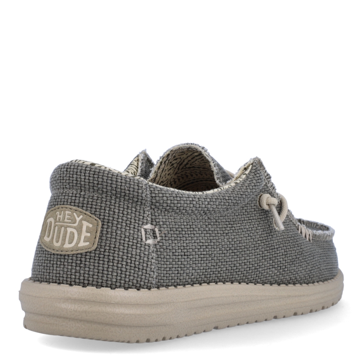 Náuticos de la marca Hey Dude, modelo WALLY BRAIDED. Exterior de los náuticos en tela color verde. Interior de los náuticos en tela con estampado verde y plantilla acolchada y extraíble. Cierre de los náuticos Hey Dude con cordones elásticos y suela plana de goma. Estos náuticos Hey Dude WALLY BRAIDED, son el complemento perfecto para esta temporada, los podrás lucir con la máxima comodidad posible.