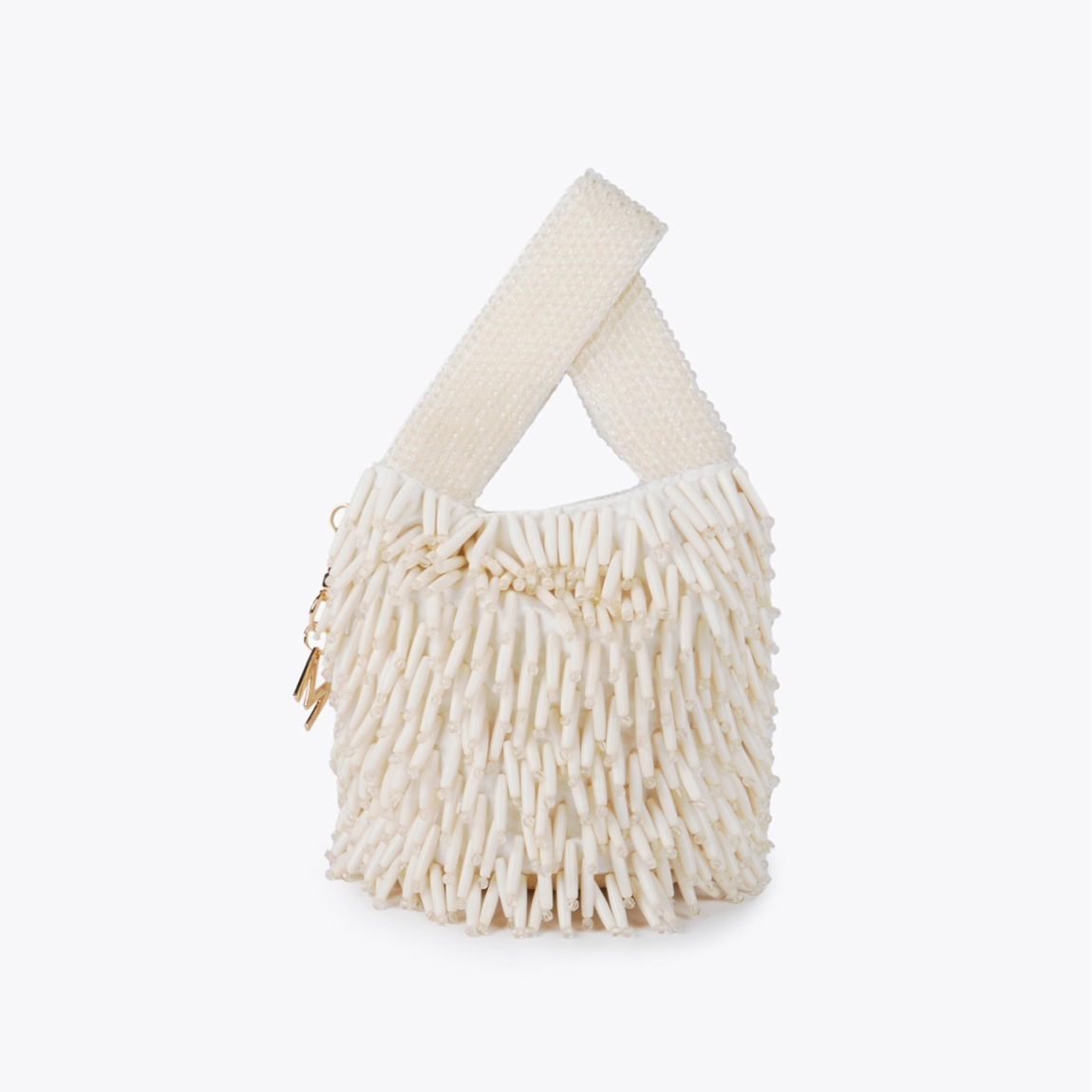 Bolso de la marca Lola Casademunt, modelo CORAL. Exterior en textil de color blanco con incrustraciones de pedrería blanca. Bolso con asa de mano. Cierre imantado. Medidas del bolso Lola Casademunt, ALTO: 17 cm - LARGO: 20 cm - ANCHO: 16 cm. Este bolso Lola Casademunt CORAL es un complemento ideal para tus looks de fiesta!