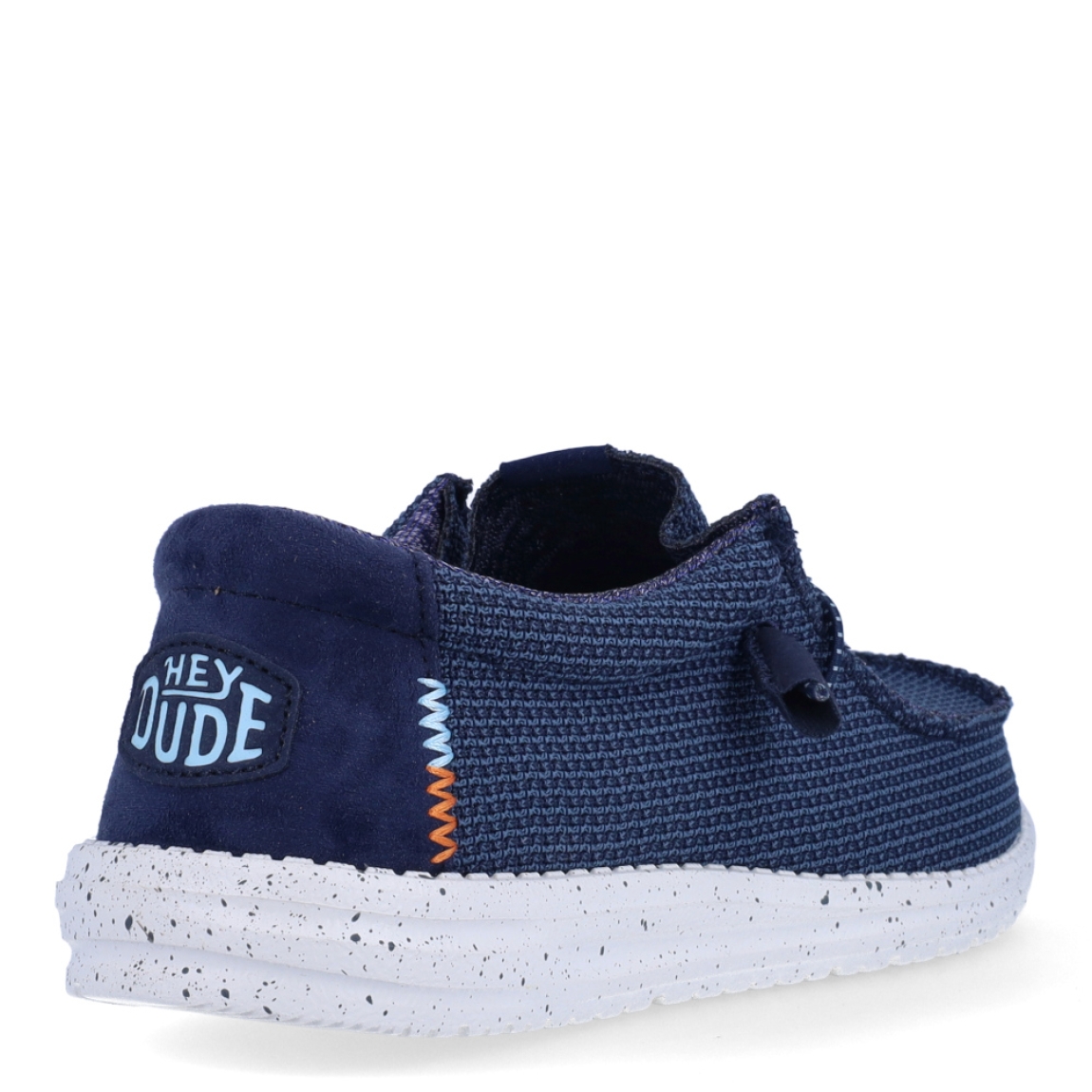 Náuticos de la marca Hey Dude, modelo WALLY SPORT. Exterior de los náuticos en tela color azul. Interior de los náuticos en tela color azul y plantilla acolchada y extraíble. Cierre de los náuticos Hey Dude con cordones elásticos y suela plana de goma. Estos náuticos Hey Dude WALLY SPORT, son el complemento perfecto para esta temporada, los podrás lucir con la máxima comodidad posible.