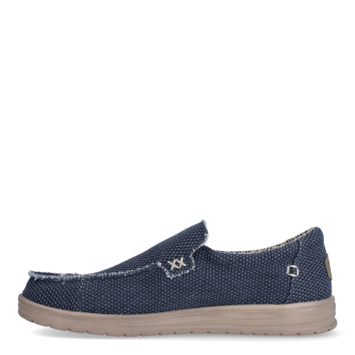 Naútico clásico de la marca Hey Dude, modelo Mikka Braided. Exterior del naútico de tela de color azul, hecha con algodón orgánico. Interior del naútico de tela. Naútico con suela ultraligera y flexible. Naútico con plantilla extraíble que absorbe la humedad y són ergonómicas. Dispone de un cordón elástico interior que facilita el ajuste del zapato. El naútico Mikka Braided es un clásico de hombre con un diseño ecológico, elaborado con algodón orgánico ultra resistente y transpirable. Además, estos naúticos Hey Dude han sido fabricados sin productos de origen animal.