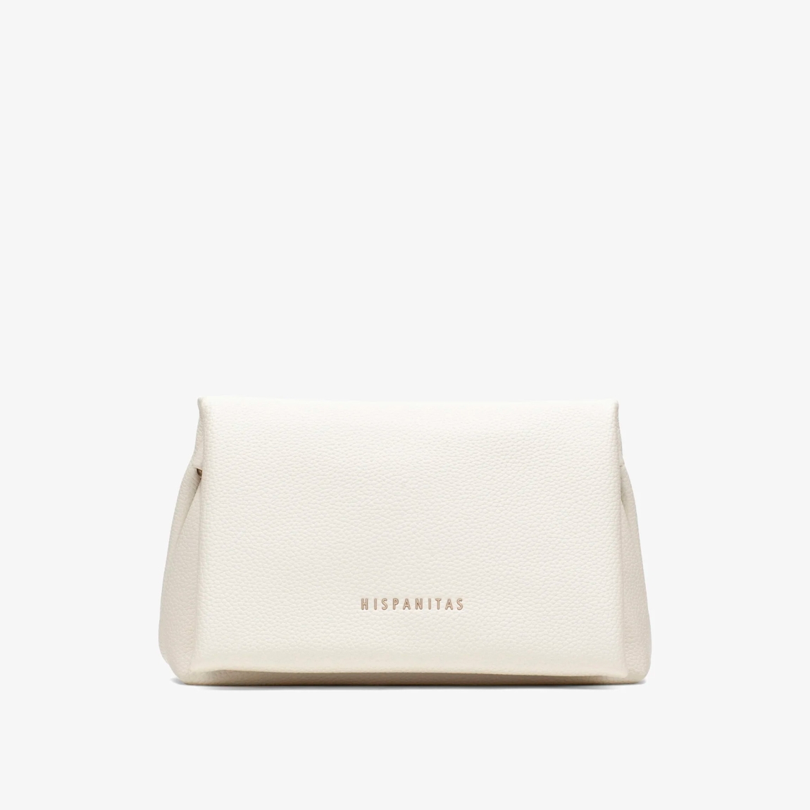 Bolso de la marca Hispanitas, modelo GLEND. Bolso bandolera elaborado en piel color blanco con logo de la marca en la parte frontal. Cuenta con compartimento interior amplio y un bolsillo interior. Cierre de solapa con botón y asa de nudo extraíble. Medidas del bolso: alto 15cm y ancho 22cm. Este bolso Hispanitas GLEND es un clásico, con un estilo versátil y atemporal. Perfecto para combinarlo con todos tus looks!